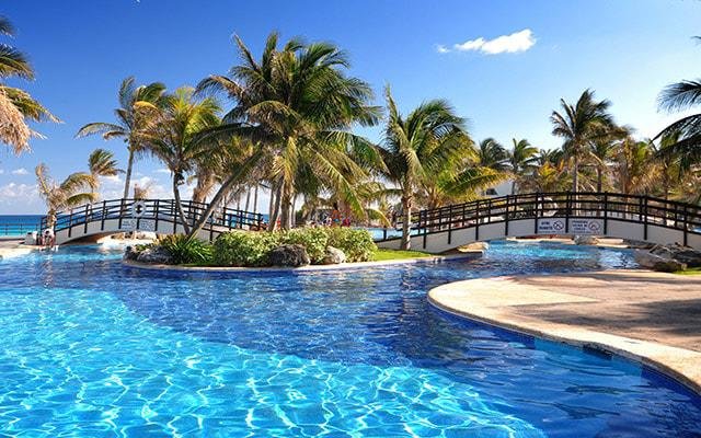 hotel-grand-oasis-cancun-alberca-min