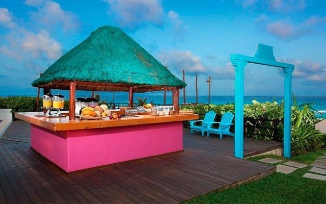 hotel-grand-oasis-cancun-health-bar-min