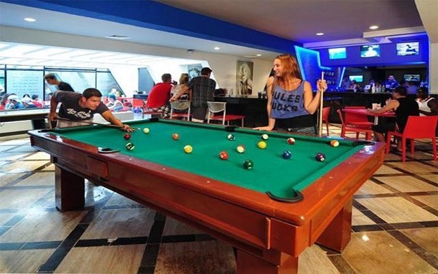 hotel-grand-oasis-cancun-sports-bar-min