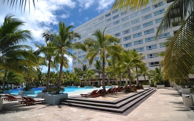 hotel-grand-oasis-palm-camastros-min