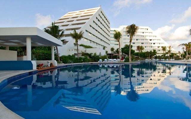 hotel-grand-oasis-palm-piscina-2-min
