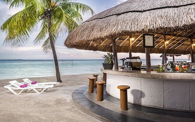 hotel-grand-oasis-palm-playa-bar-min