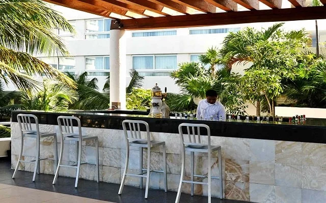hotel-grand-oasis-palm-sushi-bar-min